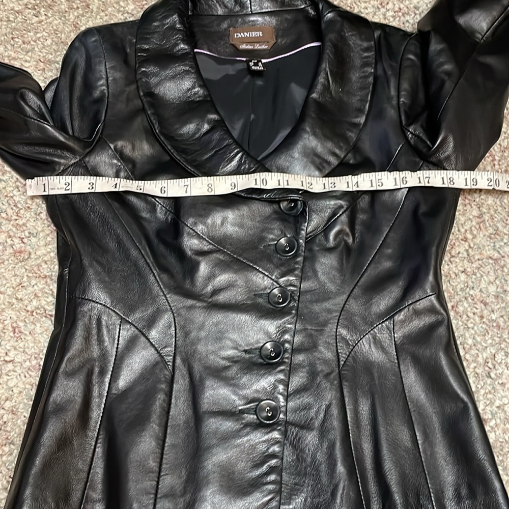 Danier leather jacket - Picture 4 of 11